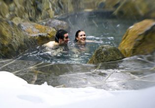Couples Enjoy Onsen Mt Hotham