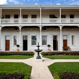 denison hotel exterior rockhampton