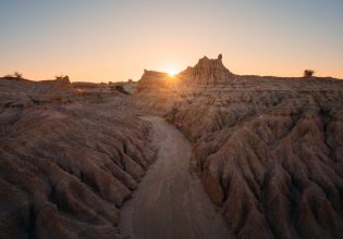 A scenic sand formation (lunette) in the UNESCO World Heritage-Listed Mungo National Park. (Image: Destination NSW)