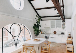 the whitewashed interior with an arched window at Poets Harbour in Fremantle