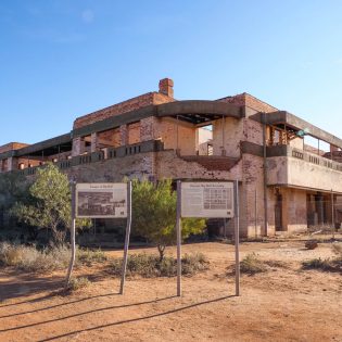the ruins of Big Bell hotel, WA