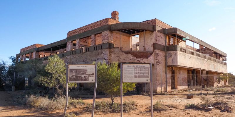 the ruins of Big Bell hotel, WA