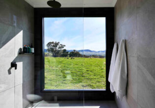 a private bath in Horseshoe Hideaway, Mullion