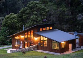 a forest lodge in Adventure Bay Retreat, Bruny Island