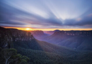 Sun setting over the Grose Valley in the Blue Mountains National Park.