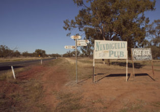 Nindigully pub