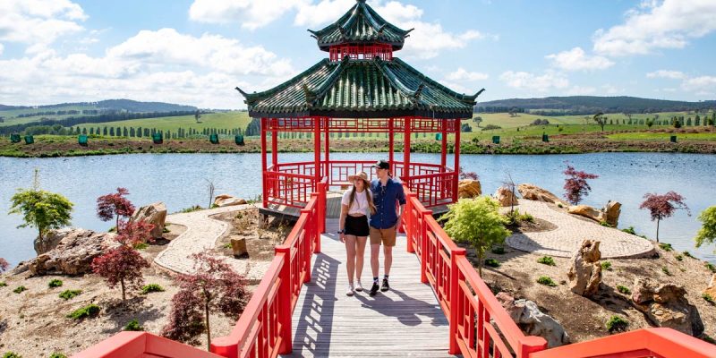 Couple enjoying the spring blooms at Mayfield Garden near Bathurst