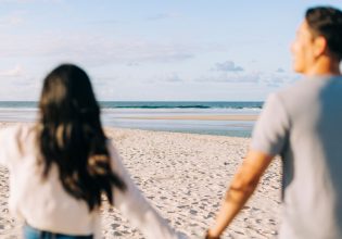 Couple enjoying a visit to North Belongil Beach, Byron Bay.