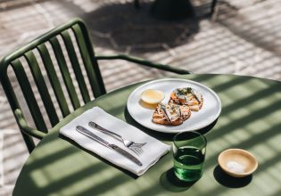 Breakfast on the patio at Arlo at the Oaks Ranch