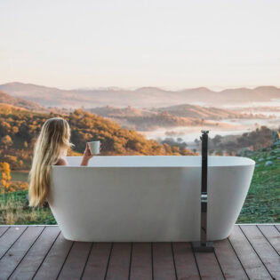 Sierra Escape outdoor bath in Mudgee