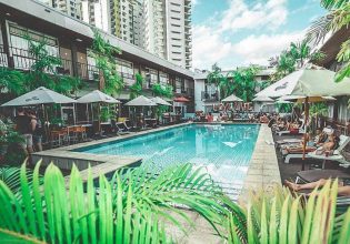 swimming pool, The Cavenagh Hotel, Darwin, NT