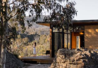 Woman on the deck at Wollemi Retreat