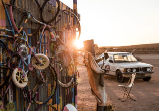 Exterior of John Dynon Gallery in Silverton NSW