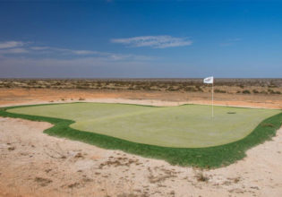 Play the world’s longest Golf Course on the Nullarbor Plain