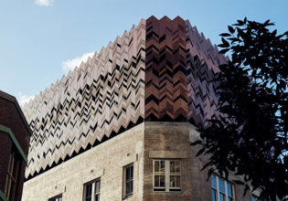 Hotel Review: Paramount House Hotel